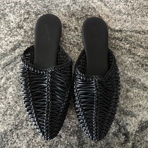 Universal Thread Black Woven Pointed-Toe Mule Slides (9.5)